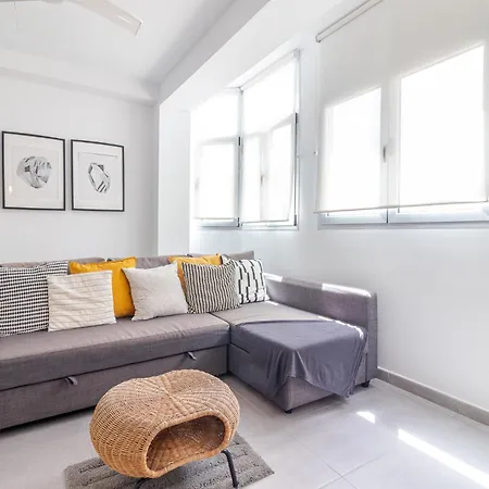 Апартаменты Breezy Bright Urban Oasis *