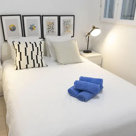 Апартаменты Breezy Bright Urban Oasis *